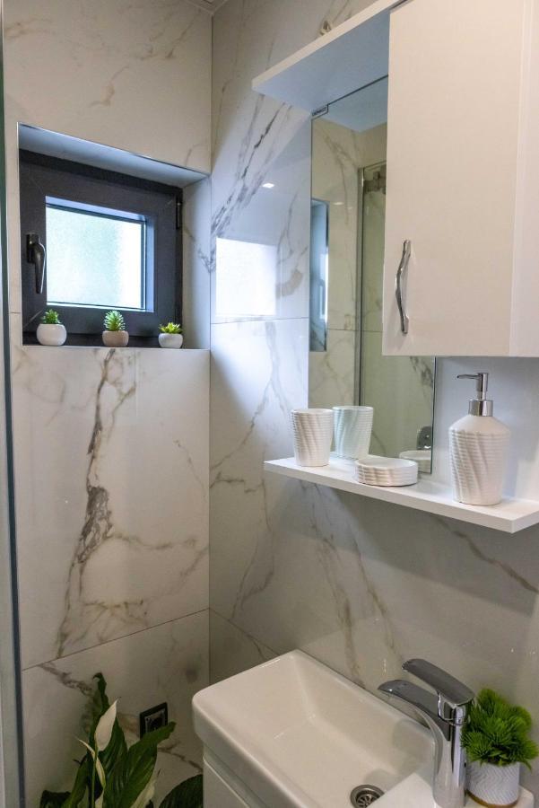 Rubikon Free Parking Apartmani Dusanovac 外观 照片